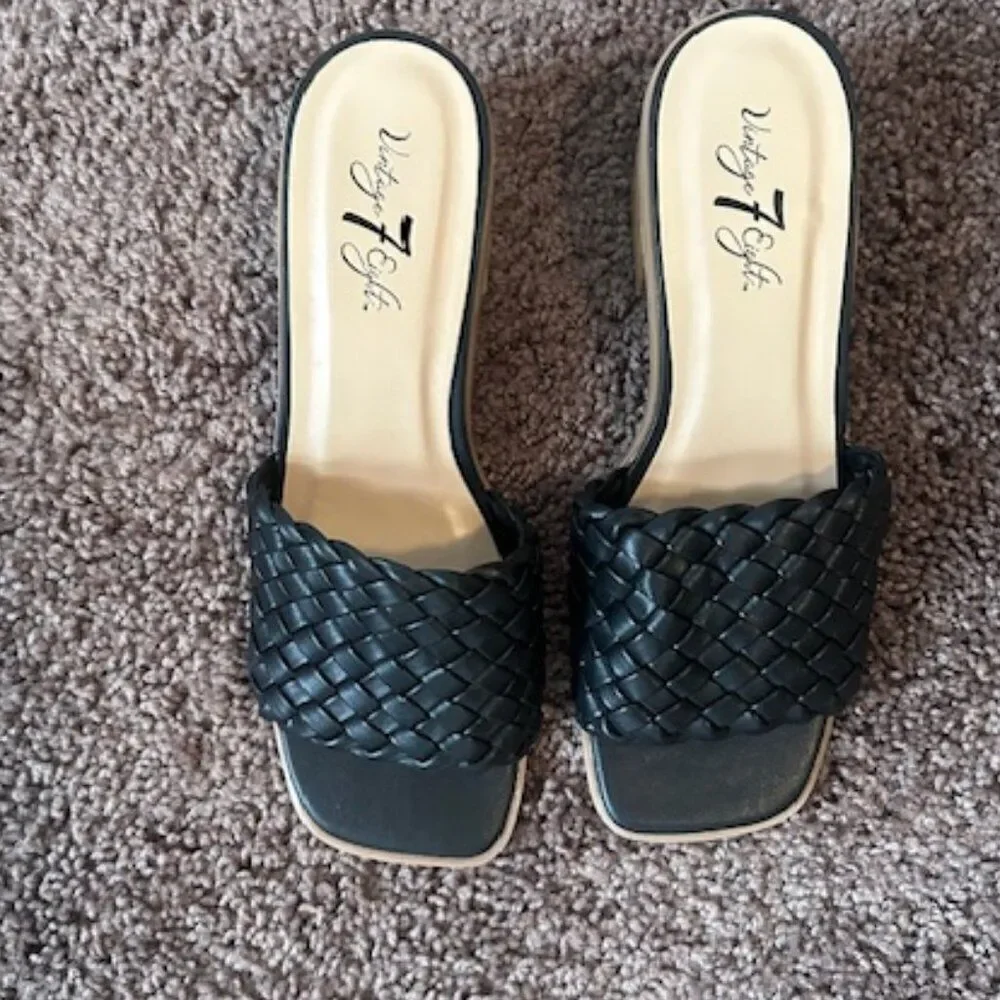 Vintage 7 eight Black open toe heel sandals, size 7M